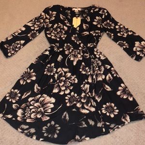 NWT Floral Print Wrap Dress W/ Pockets